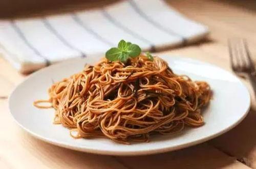 群眾吃瓜拌面視頻,一場別開生面的群眾美食盛宴